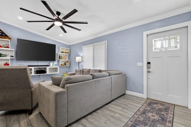 202 Elaine Circle W, West Palm Beach FL 33409 - West Palm Beach, FL - Photo 5