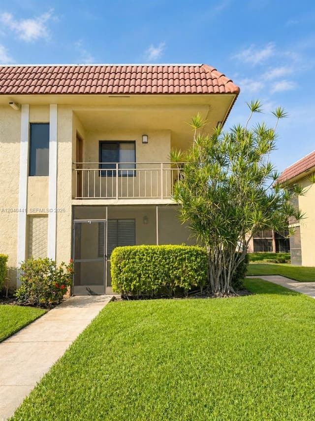 305 Lakeview Dr # 204, Weston FL 33326 - Weston, FL - Photo 2