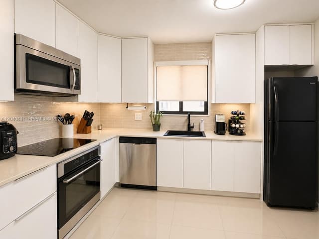 305 Lakeview Dr # 204, Weston FL 33326 - Weston, FL - Photo 6