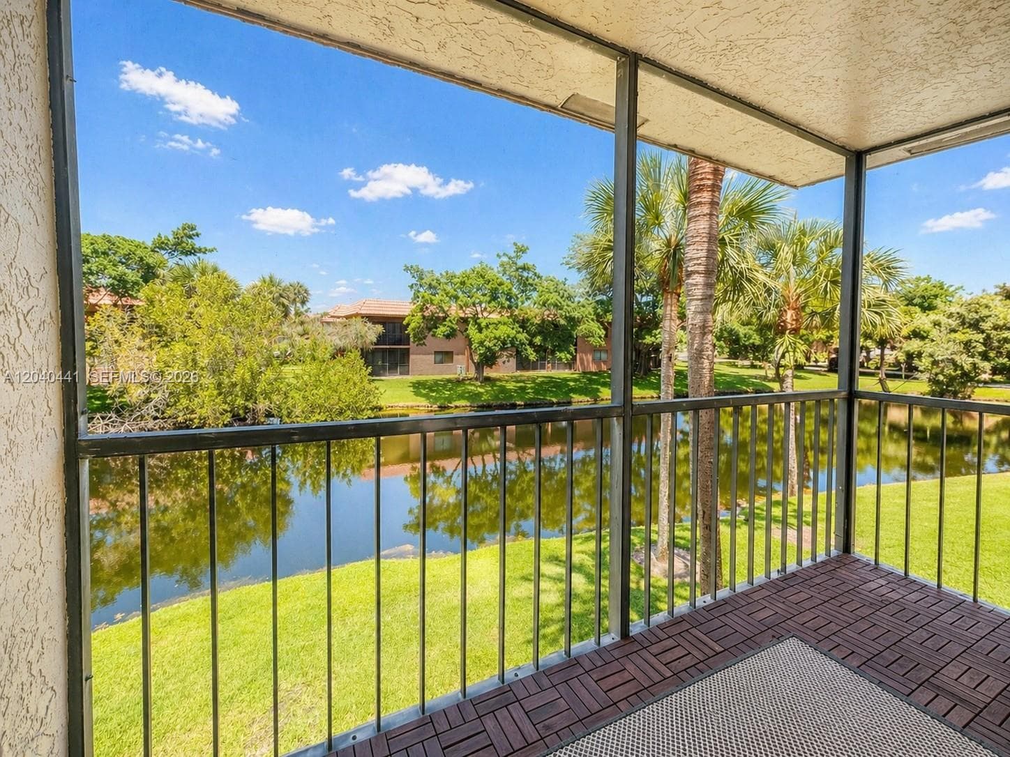 305 Lakeview Dr # 204, Weston FL 33326 - Weston, FL - Photo 1