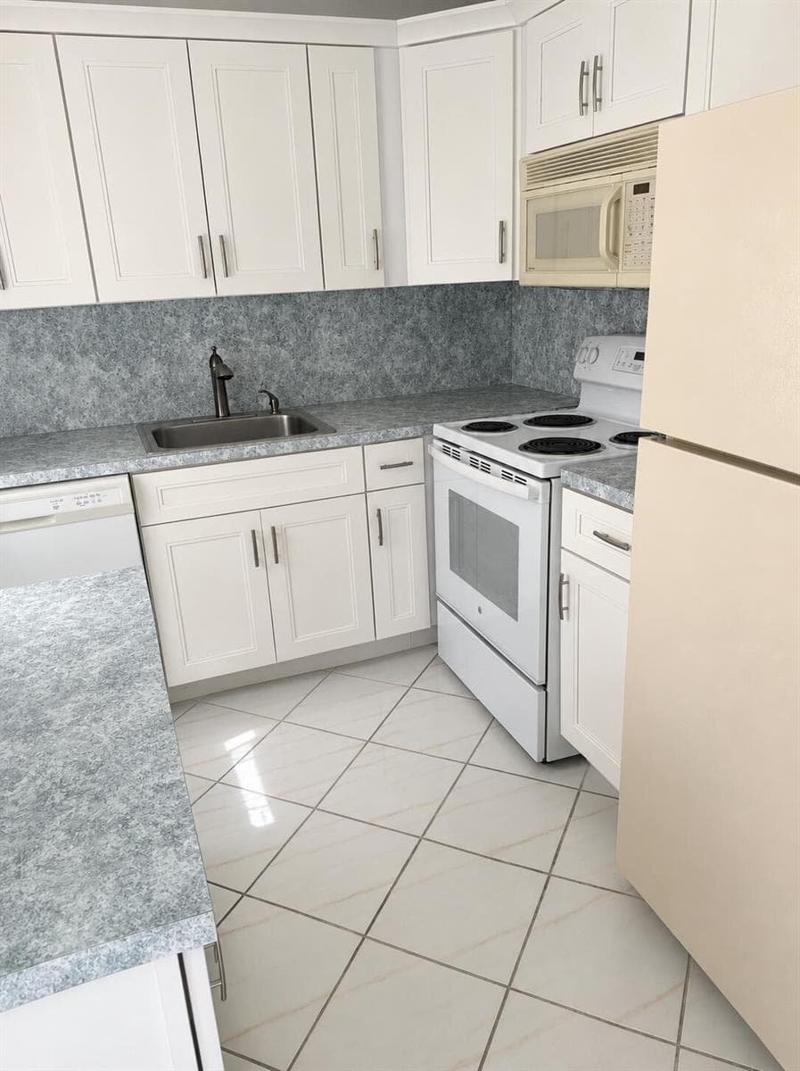 305 Fanshaw H, Boca Raton FL 33434 - Boca Raton, FL - Photo 1