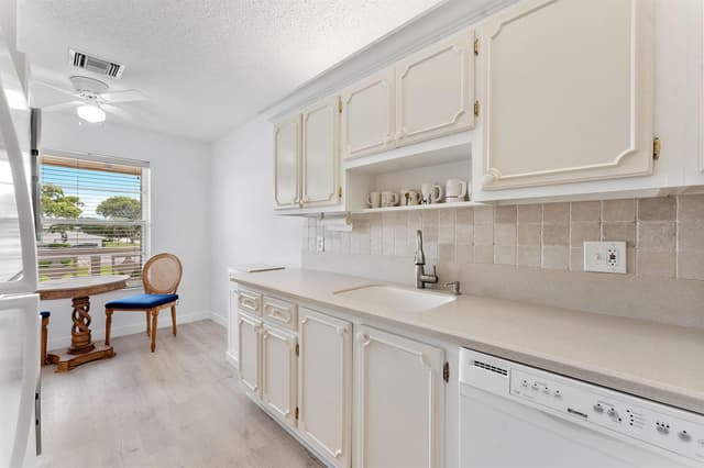 1110 Boxwood Drive # 202, Delray Beach FL 33445 - Delray Beach, FL - Photo 7