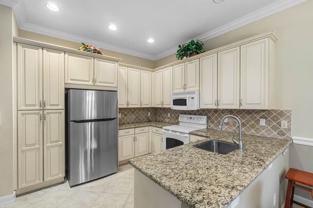 7410 Ringwood Terrace, Boynton Beach FL 33437 - Boynton Beach, FL - Photo 2