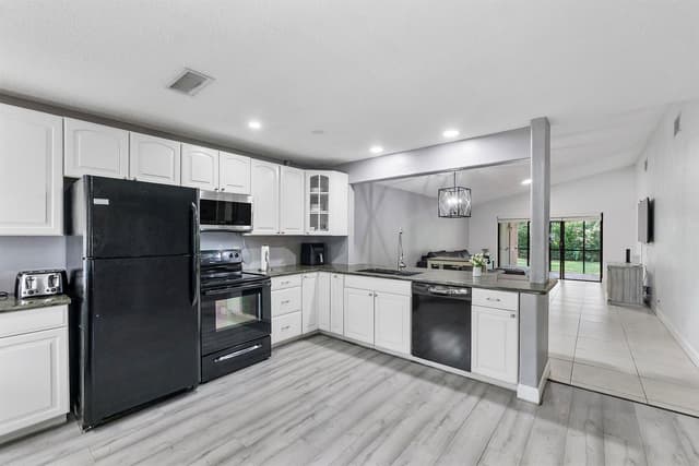 4149 Palm Forest Drive S, Delray Beach FL 33445 - Delray Beach, FL - Photo 3