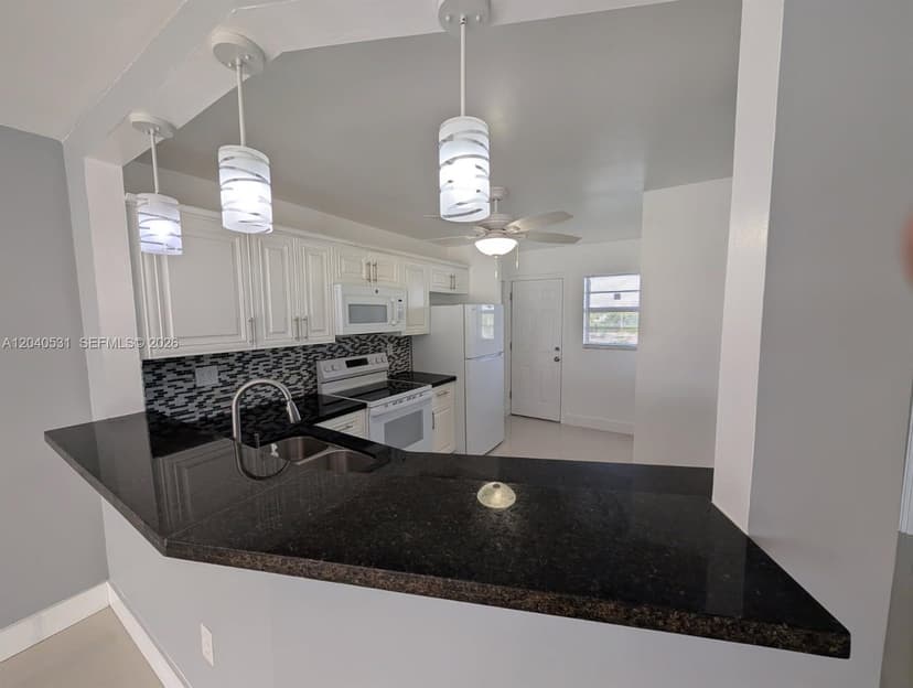 1750 NE 191st St # 3, Miami FL 33179