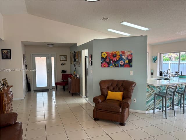 18713 NW 78th Ct, Hialeah FL 33015 - Hialeah, FL - Photo 4