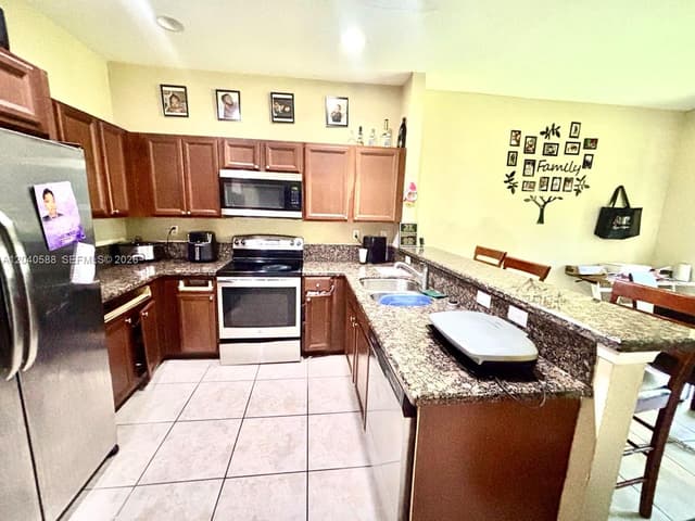 21207 NW 14th Pl # 28, Miami Gardens FL 33169 - Miami Gardens, FL - Photo 3
