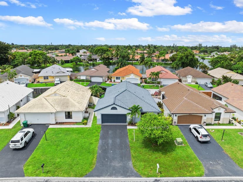15121 S Waterford Drive, Davie FL 33331