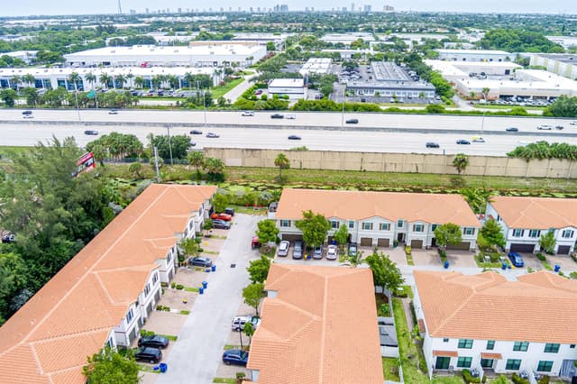 1009 Sweet Briar Lane, Riviera Beach FL 33410 - Riviera Beach, FL - Photo 2