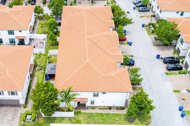 1009 Sweet Briar Lane, Riviera Beach FL 33410 - Riviera Beach, FL - Photo 3