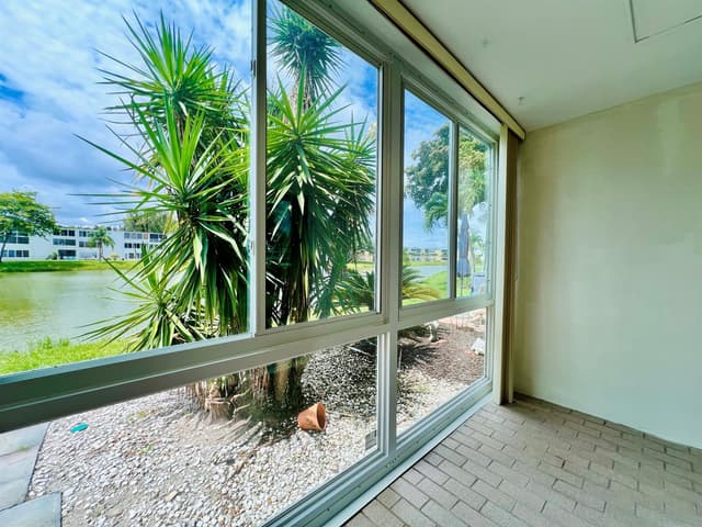 107 Wellington D, West Palm Beach FL 33417 - West Palm Beach, FL - Photo 2