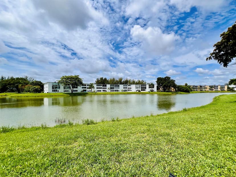 107 Wellington D, West Palm Beach FL 33417