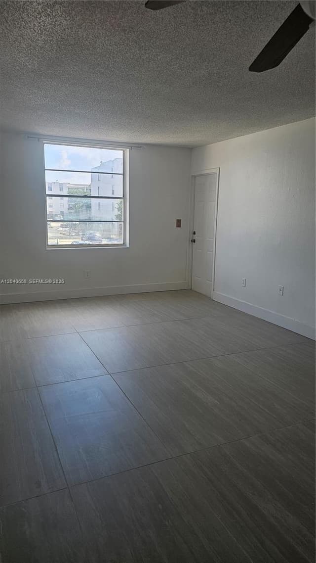 5625 W 20th Ave # 208, Hialeah FL 33012 - Hialeah, FL - Photo 4