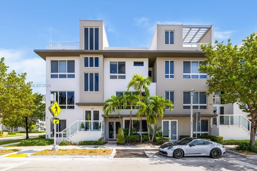 10471 NW 66th St, Doral FL 33178