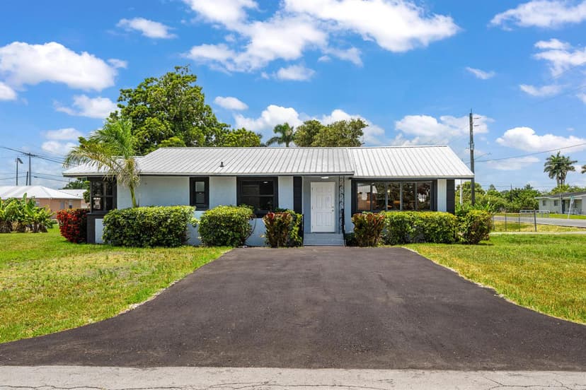 24 NW Avenue I, Belle Glade FL 33430