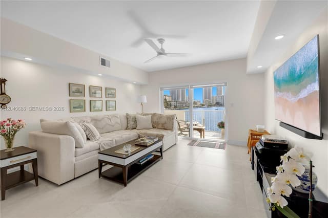 462 Golden Isles Dr # 211, Hallandale Beach FL 33009 - Hallandale Beach, FL - Photo 3