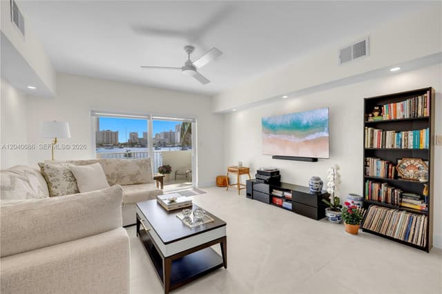 462 Golden Isles Dr # 211, Hallandale Beach FL 33009 - Hallandale Beach, FL - Photo 4