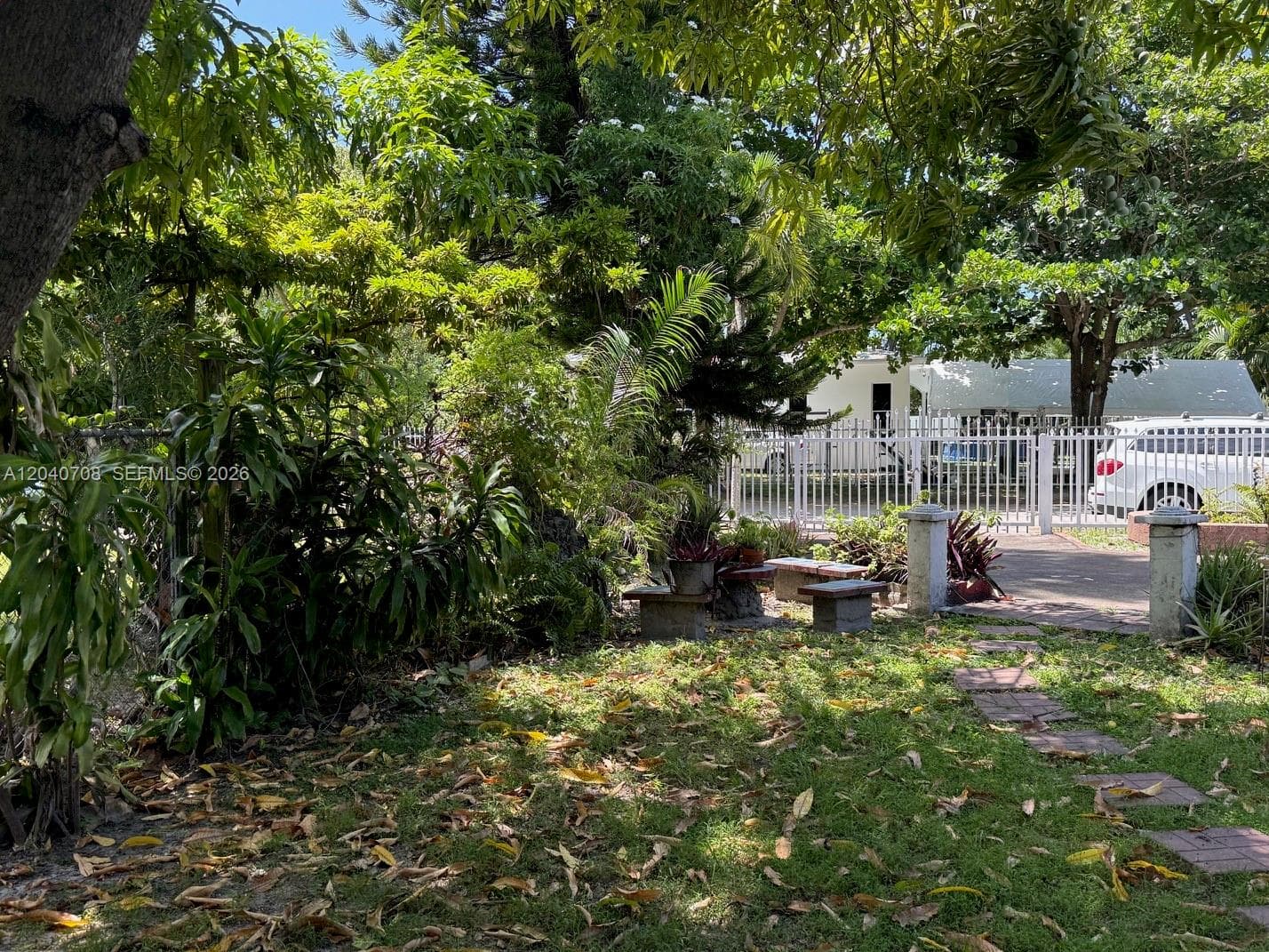 12600 Country Club Ln, Miami FL 33167