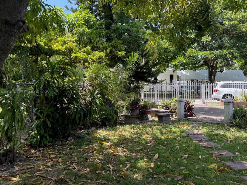 12600 Country Club Ln, Miami FL 33167