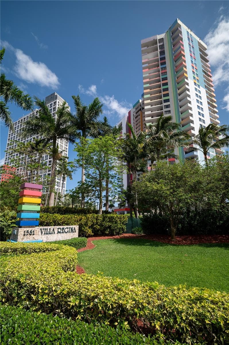 1581 Brickell Ave, Miami FL 33129