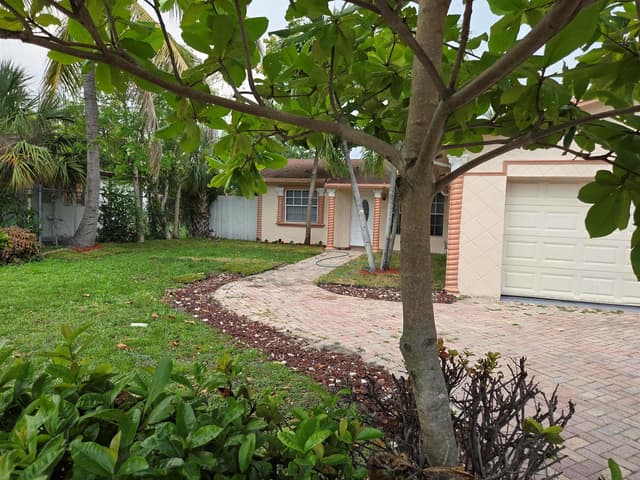 7601 Kimberly Boulevard, North Lauderdale FL 33068 - North Lauderdale, FL - Photo 4