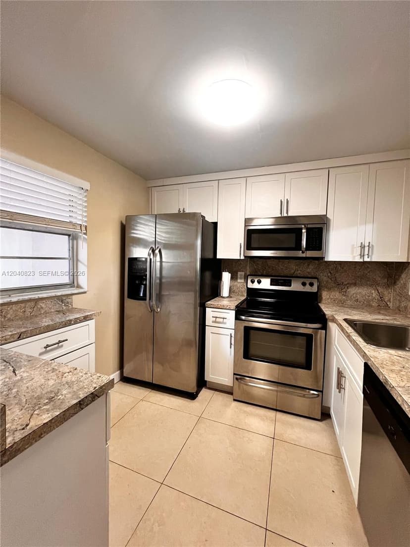 9235 Lagoon Pl # 109, Davie FL 33324