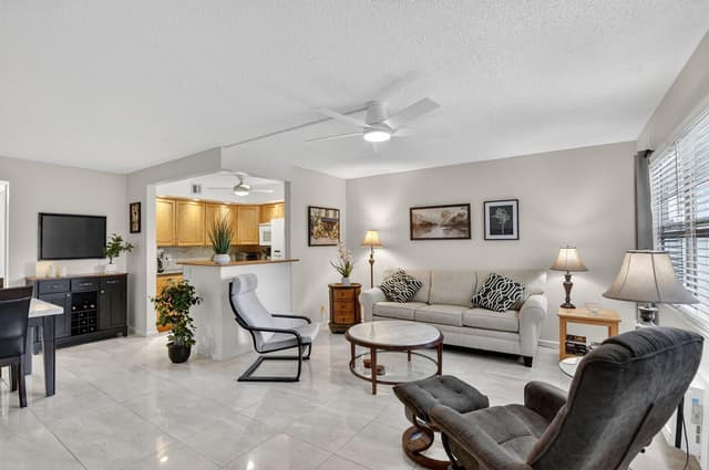 438 Tilford U, Deerfield Beach FL 33442 - Deerfield Beach, FL - Photo 2