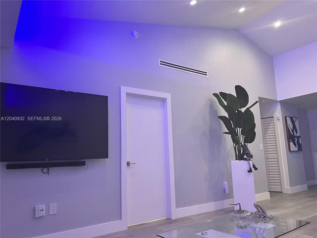 11376 SW 2nd Ct # 11376, Pembroke Pines FL 33025 - Pembroke Pines, FL - Photo 2