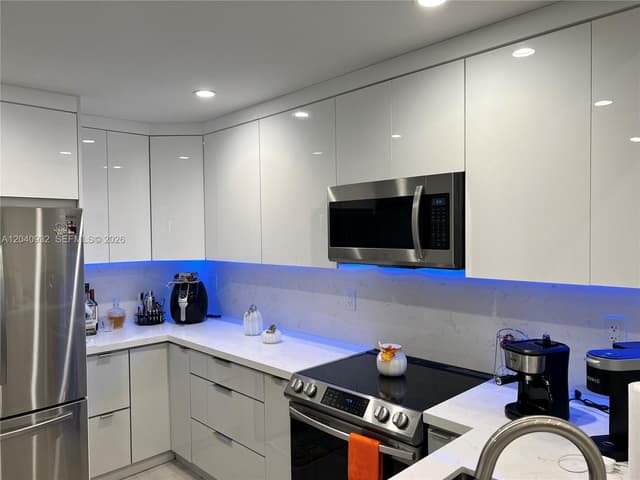11376 SW 2nd Ct # 11376, Pembroke Pines FL 33025 - Pembroke Pines, FL - Photo 6