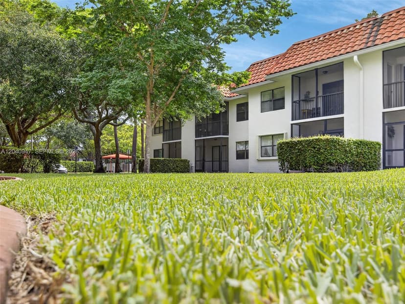 15718 E Waterside Cir # 105, Sunrise FL 33326