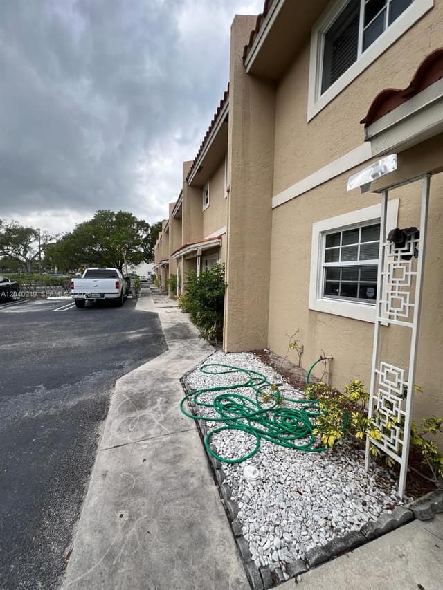 7983 NW 35th Ct # 6, Coral Springs FL 33065 - Coral Springs, FL - Photo 2