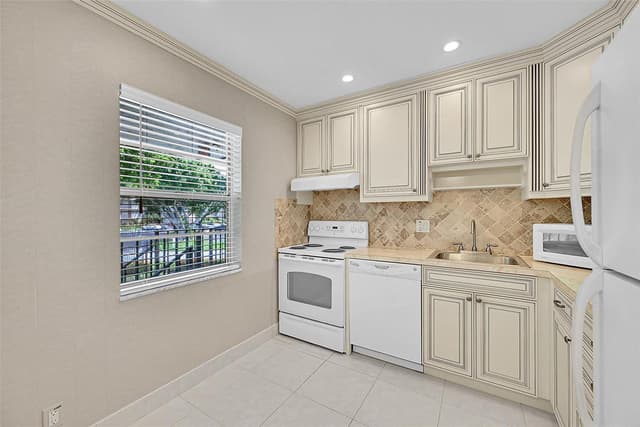 23 Abbey Lane # 202, Delray Beach FL 33446 - Delray Beach, FL - Photo 4