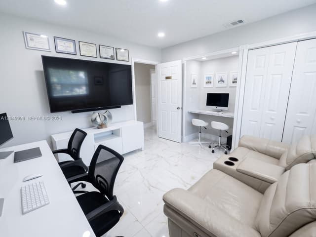 324 Patio Village Ter, Weston FL 33326 - Weston, FL - Photo 6