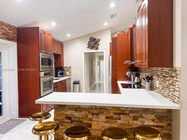 324 Patio Village Ter, Weston FL 33326 - Weston, FL - Photo 5
