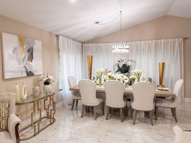 324 Patio Village Ter, Weston FL 33326 - Weston, FL - Photo 4