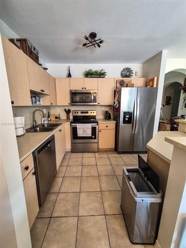 12850 SW 28th Ct, Miramar FL 33027 - Miramar, FL - Photo 6