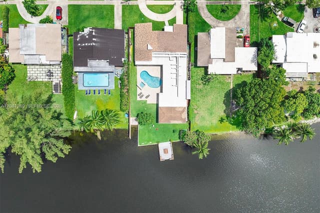 2531 NE 195th St, Miami FL 33180 - Miami, FL - Photo 2