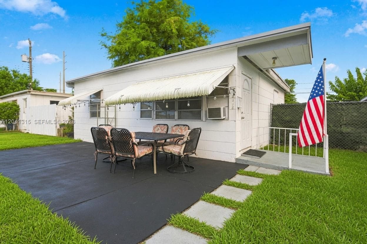 2118 Coolidge St, Hollywood FL 33020