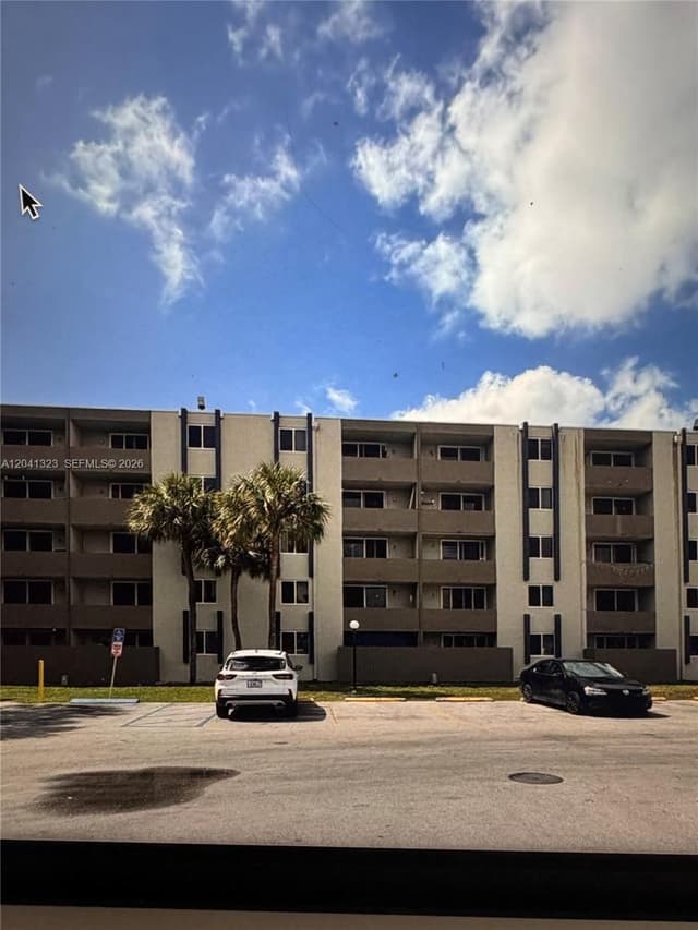 10090 NW 80th Ct # 1241, Hialeah Gardens FL 33016 - Hialeah Gardens, FL - Photo 2