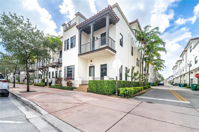 8478 NW 52nd St, Doral FL 33166 - Doral, FL - Photo 2