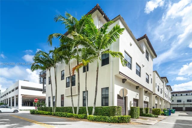 8478 NW 52nd St, Doral FL 33166 - Doral, FL - Photo 5