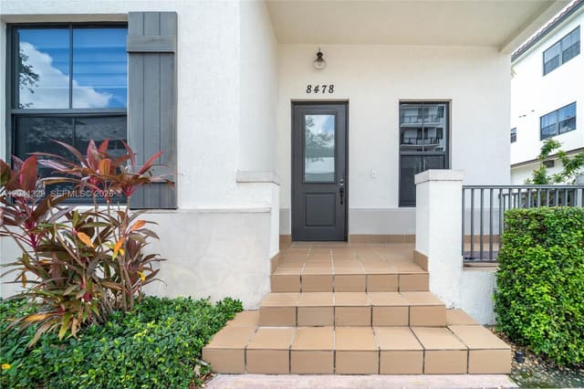8478 NW 52nd St, Doral FL 33166 - Doral, FL - Photo 4
