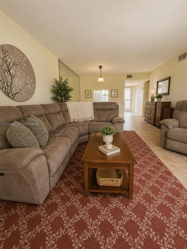 20 Abbey Ln # 101, Delray Beach FL 33446 - Delray Beach, FL - Photo 2