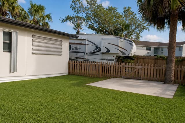 1545 S 24th Court, West Palm Beach FL 33404 - West Palm Beach, FL - Photo 3