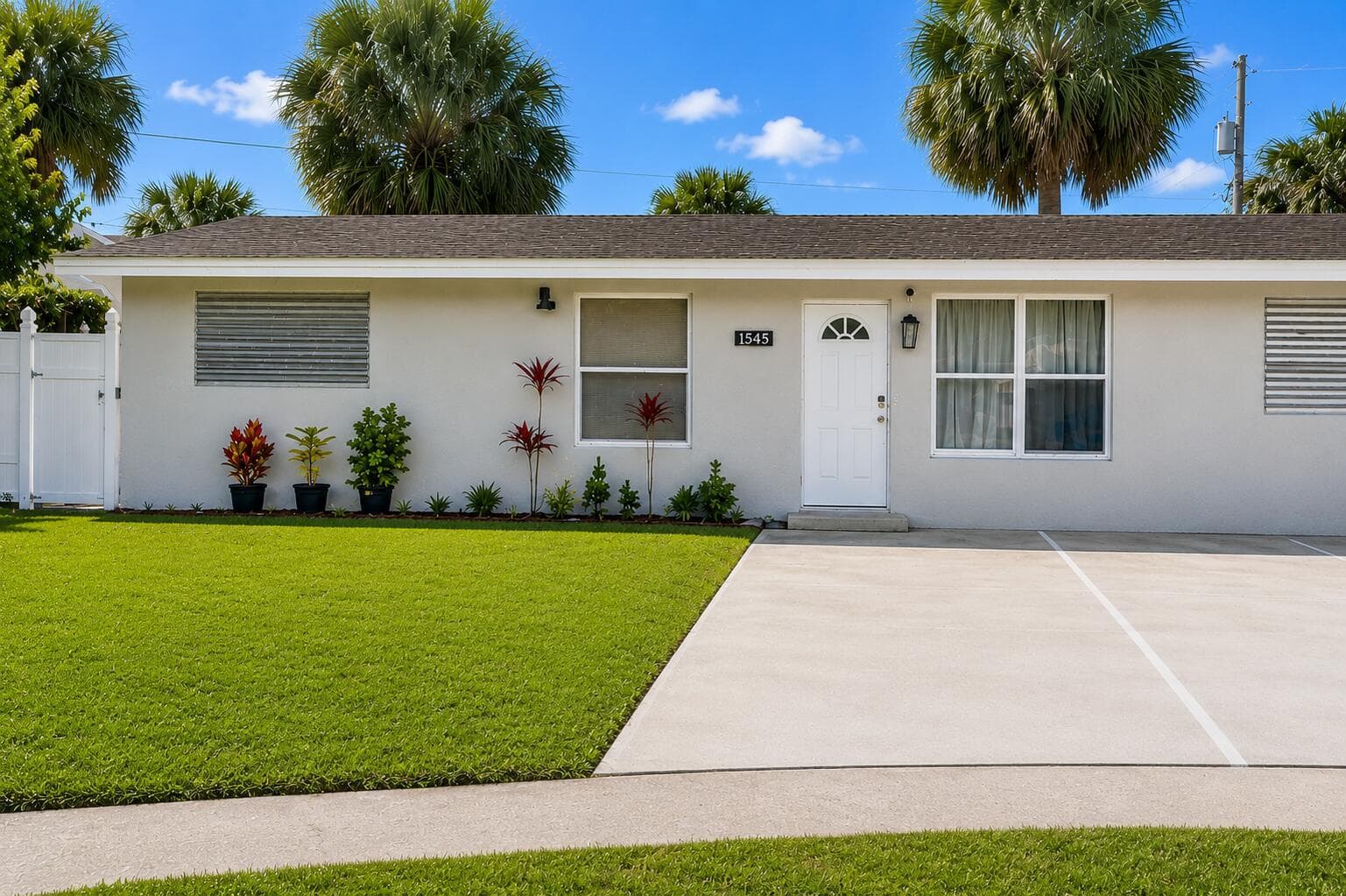 1545 S 24th Court, West Palm Beach FL 33404 - West Palm Beach, FL - Photo 1
