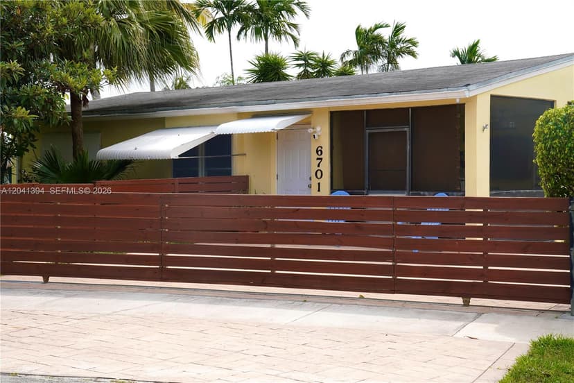 6701 Harding St, Hollywood FL 33024