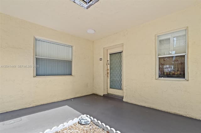 2871 Somerset Dr # 102, Lauderdale Lakes FL 33311 - Lauderdale Lakes, FL - Photo 3