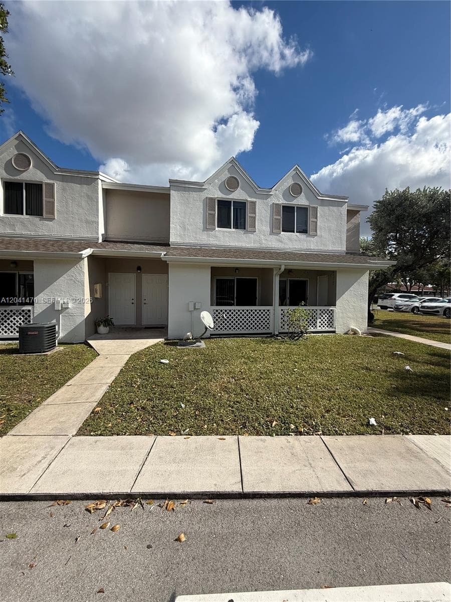17515 NW 67th Ct # 22, Hialeah FL 33015
