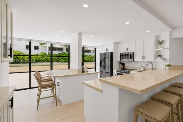 6423 Collins Ave # 203, Miami Beach FL 33141 - Miami Beach, FL - Photo 4