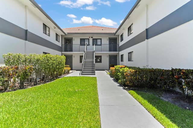 15234 Lakes Of Delray Boulevard # 276, Delray Beach FL 33484 - Delray Beach, FL - Photo 2